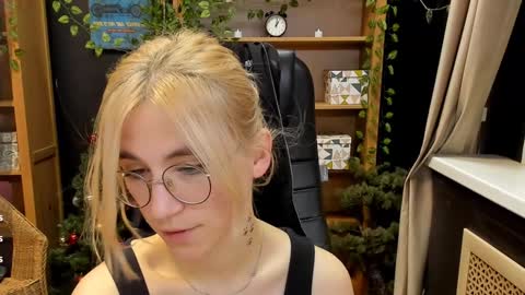 Snapshot of moon13152 chatting on 12-21-24, 10:51 Katrin online show from 12-21-24, 10:51