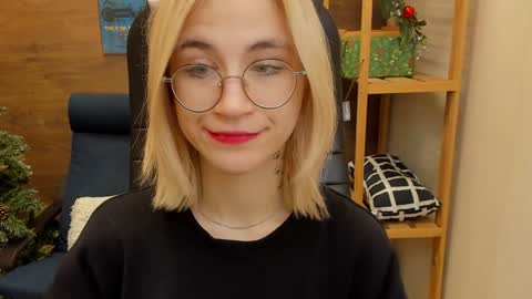 Snapshot of moon13152 chatting on 12-25-24, 01:10 Katrin online show from 12-25-24, 01:10