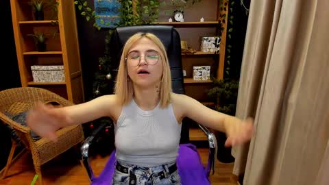 Snapshot of moon13152 chatting on 01-01-25, 01:58 Katrin online show from 01-01-25, 01:58