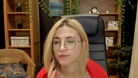 Snapshot of moon13152 chatting on 01-26-25, 03:06 Katrin online show from 01-26-25, 03:06