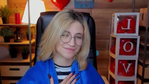 Snapshot of moon13152 chatting on 03-02-25, 04:17 Katrin online show from 03-02-25, 04:17