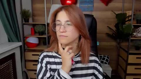 Snapshot of moon13152 chatting on 09-24-25, 03:59 Katrin online show from 09-24-25, 03:59