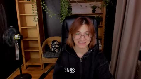 Snapshot of moon13152 chatting on 10-22-25, 09:03 Katrin online show from 10-22-25, 09:03