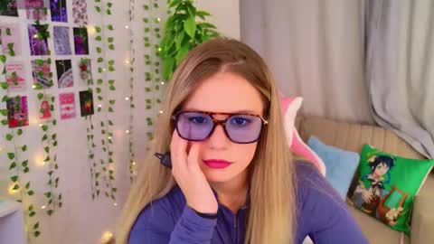 Moon  Bunny online show from 09-28-25, 12:32