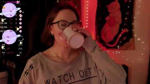 Snapshot of moon__girl chatting on 01-09-26, 07:48 Roxy online show from 01-09-26, 07:48