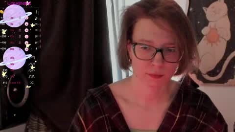 Snapshot of moon__girl chatting on 04-23-26, 04:31 Roxy online show from 04-23-26, 04:31