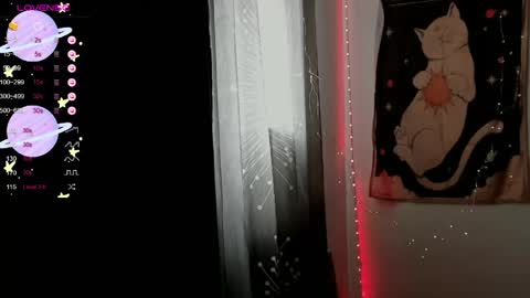 Snapshot of moon__girl chatting on 05-12-26, 03:53 Roxy online show from 05-12-26, 03:53