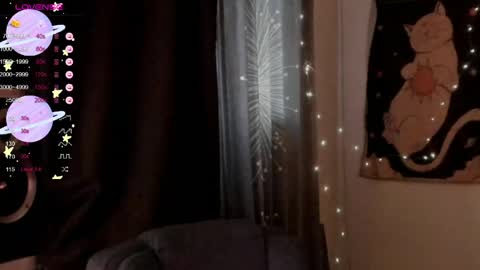 Snapshot of moon__girl chatting on 05-17-26, 06:48 Roxy online show from 05-17-26, 06:48
