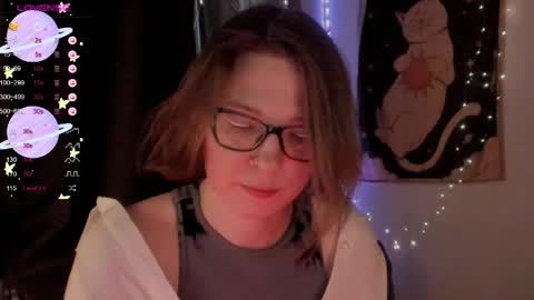 Snapshot of moon__girl chatting on 05-19-26, 07:09 Roxy online show from 05-19-26, 07:09