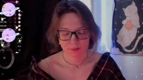 Snapshot of moon__girl chatting on 05-24-26, 05:40 Roxy online show from 05-24-26, 05:40
