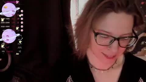 Snapshot of moon__girl chatting on 06-12-26, 07:02 Roxy online show from 06-12-26, 07:02
