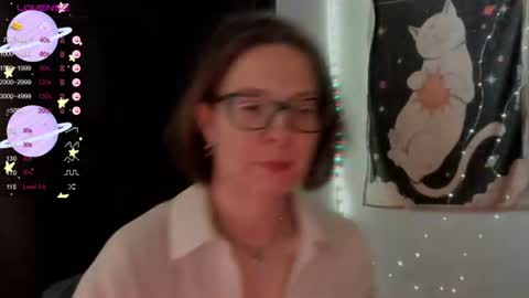 Snapshot of moon__girl chatting on 06-22-26, 06:16 Roxy online show from 06-22-26, 06:16