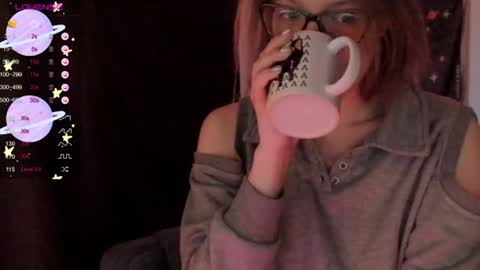 Snapshot of moon__girl chatting on 07-22-26, 06:32 Roxy online show from 07-22-26, 06:32
