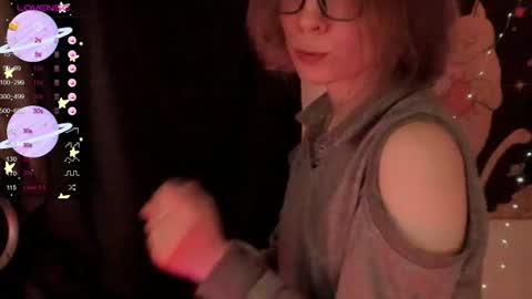 Snapshot of moon__girl chatting on 07-25-26, 08:28 Roxy online show from 07-25-26, 08:28