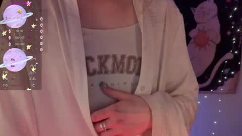 Snapshot of moon__girl chatting on 07-30-26, 07:35 Roxy online show from 07-30-26, 07:35