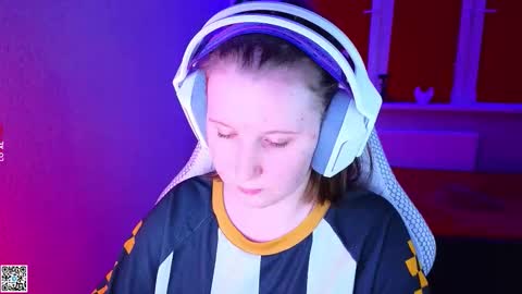 Lola online show from 11-21-25, 02:16