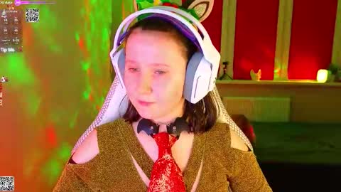 Lola online show from 12-15-25, 05:06