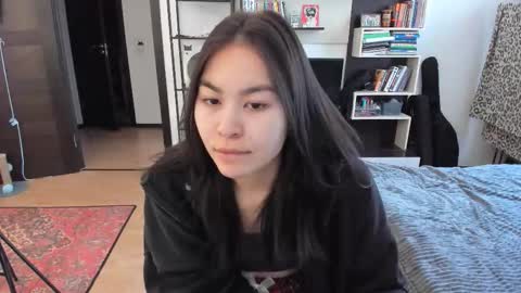 Snapshot of moon_bloom chatting on 02-25-26, 11:31 Zoe online show from 02-25-26, 11:31