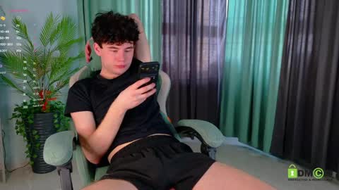 moon_gloww online show from 04-20-26, 06:27