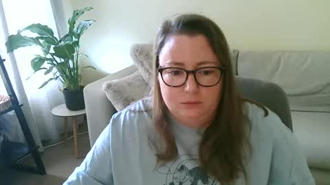 Moon Petal online show from 10-06-25, 11:29