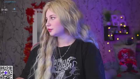 Emilia online show from 09-17-25, 07:32