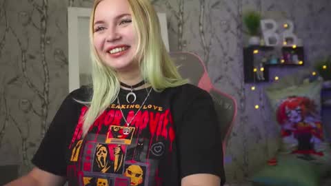 Snapshot of moon_valkyriie chatting on 02-03-26, 06:11 Emilia online show from 02-03-26, 06:11