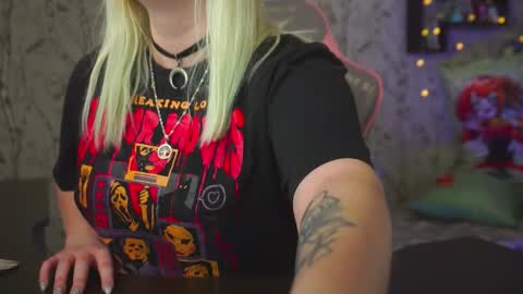 Snapshot of moon_valkyriie chatting on 02-03-26, 06:22 Emilia online show from 02-03-26, 06:22