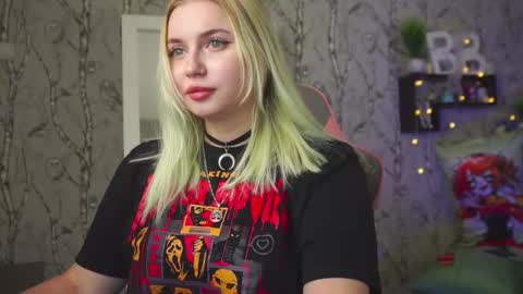 Snapshot of moon_valkyriie chatting on 02-03-26, 06:40 Emilia online show from 02-03-26, 06:40