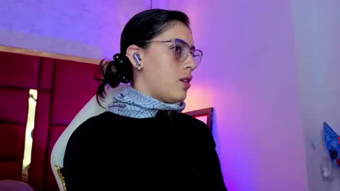 Snapshot of moon_winy chatting on 05-25-26, 11:16 Winy online show from 05-25-26, 11:16