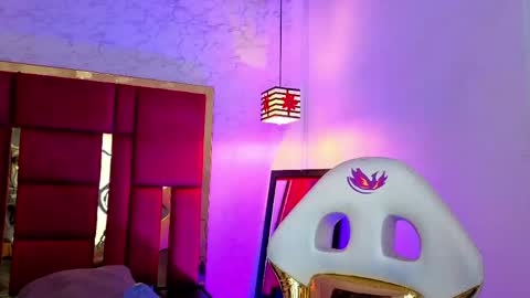 Snapshot of moon_winy chatting on 05-27-26, 11:18 Winy online show from 05-27-26, 11:18