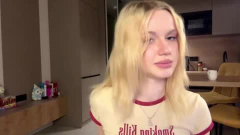 Snapshot of moonavellle_ chatting on 05-19-26, 02:18 moonavellle_ online show from 05-19-26, 02:18