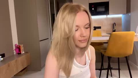 moonavellle_ online show from 07-06-26, 09:17