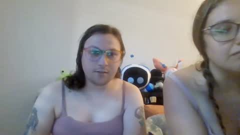 Snapshot of moonbeamsmischief chatting on 08-04-26, 12:36 moonbeamsmischief online show from 08-04-26, 12:36