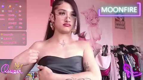 Snapshot of moonfiredance chatting on 01-05-26, 05:27 Nicky online show from 01-05-26, 05:27