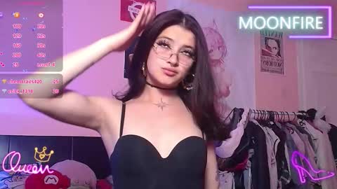 Snapshot of moonfiredance chatting on 01-09-26, 04:37 Nicky online show from 01-09-26, 04:37