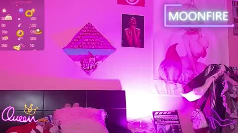 Snapshot of moonfiredance chatting on 02-25-26, 06:01 Nicky online show from 02-25-26, 06:01