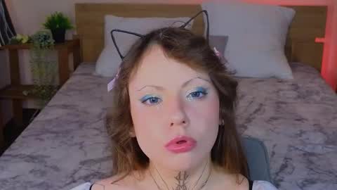 Snapshot of moonhaze_ chatting on 05-01-26, 10:20 Erica online show from 05-01-26, 10:20