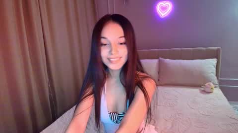 Snapshot of mooniejin chatting on 11-23-25, 12:38 Mia online show from 11-23-25, 12:38