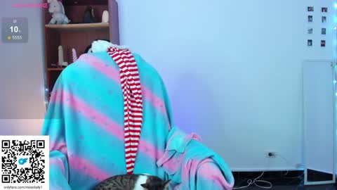 Snapshot of moonlady_ chatting on 12-18-24, 03:04 MOON  online show from 12-18-24, 03:04
