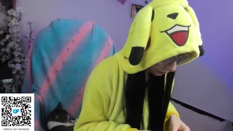 Snapshot of moonlady_ chatting on 09-15-25, 12:10 MOON  online show from 09-15-25, 12:10