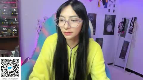 Snapshot of moonlady_ chatting on 10-29-25, 11:39 MOON online show from 10-29-25, 11:39