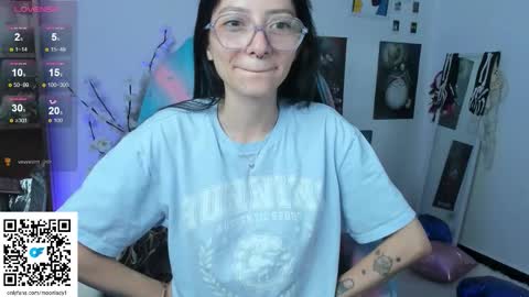 Snapshot of moonlady_ chatting on 11-03-25, 03:19 MOON online show from 11-03-25, 03:19