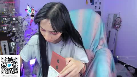 Snapshot of moonlady_ chatting on 11-23-25, 11:48 MOON online show from 11-23-25, 11:48