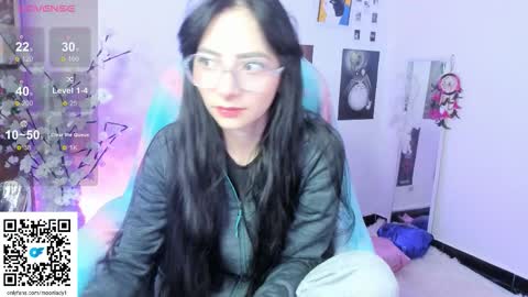 Snapshot of moonlady_ chatting on 11-27-25, 12:46 MOON online show from 11-27-25, 12:46