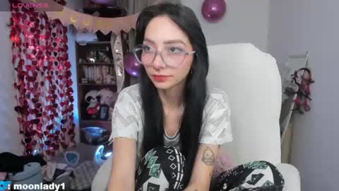 Snapshot of moonlady_ chatting on 06-15-26, 12:57 MOON online show from 06-15-26, 12:57