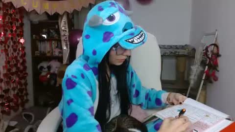 Snapshot of moonlady_ chatting on 06-17-26, 01:52 MOON online show from 06-17-26, 01:52