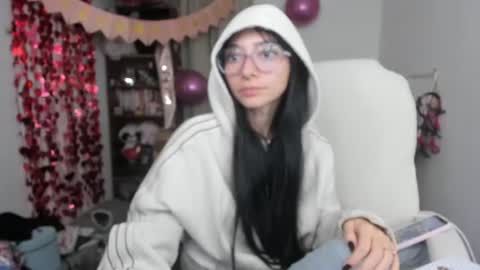 Snapshot of moonlady_ chatting on 06-18-26, 02:45 MOON online show from 06-18-26, 02:45