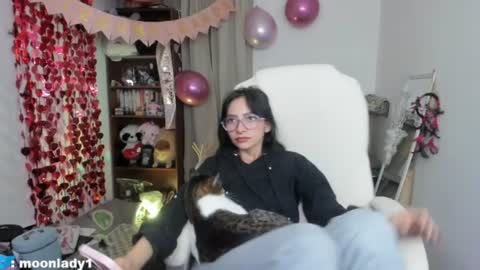 Snapshot of moonlady_ chatting on 06-20-26, 02:58 MOON online show from 06-20-26, 02:58