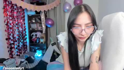 Snapshot of moonlady_ chatting on 06-21-26, 02:58 MOON online show from 06-21-26, 02:58