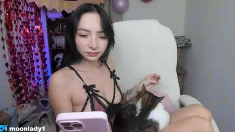 Snapshot of moonlady_ chatting on 07-02-26, 03:17 MOON online show from 07-02-26, 03:17